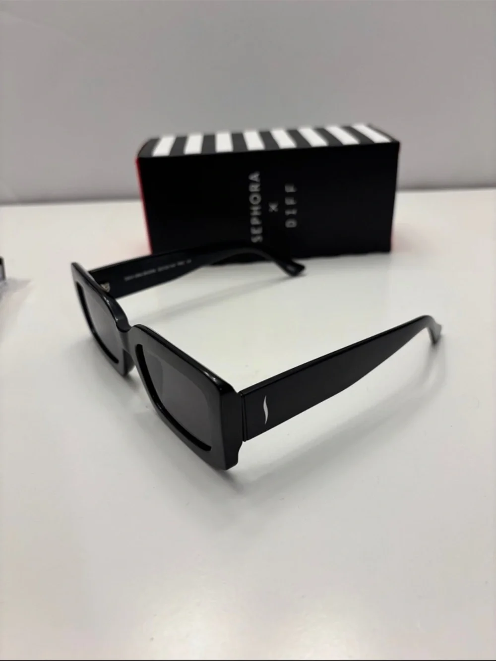 NEW Sephora x DIFF Indy Rectangular Sunglasses Includes travel case and cleaning